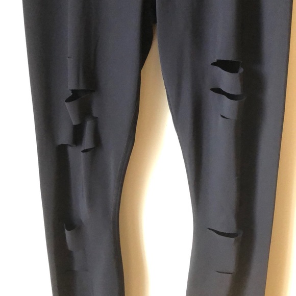 Alo Yoga | High Rise Ripped Warrior Leggings - Picture 6 of 11